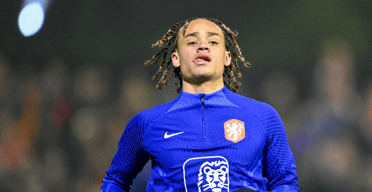 Simons valt geblesseerd uit na eerste PSV-goal van 2023: 'Ik had echt last’