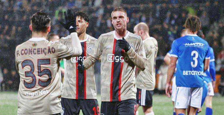 Van der Meyde steunt Ajax-speler Taylor, Sneijder geeft tegengas