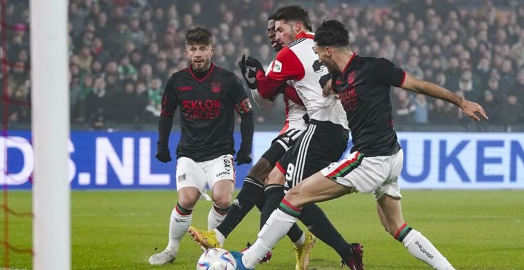 Feyenoord is tien man van NEC eenvoudig de baas en blijft koploper