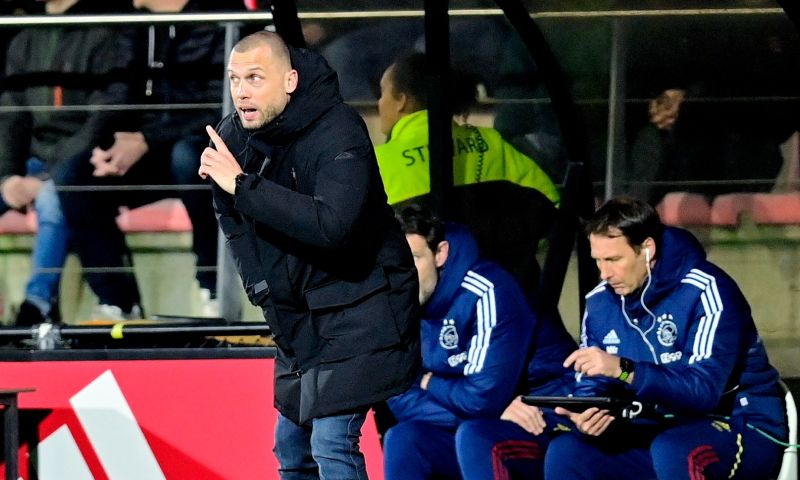 AD: Heitinga interim-trainer Ajax