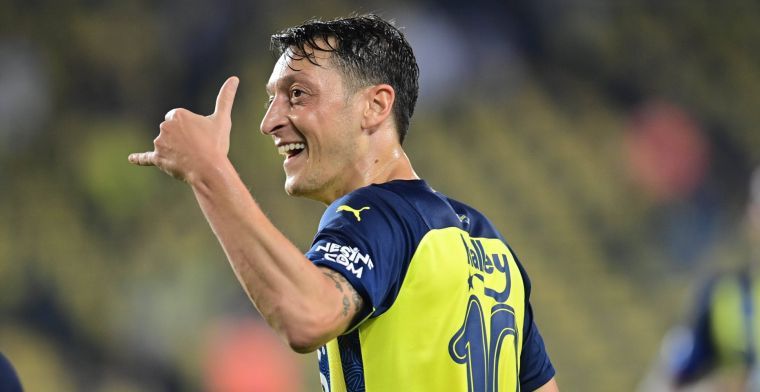 'Özil maakt grote beslissing en hangt voetbalschoenen aan de wilgen'