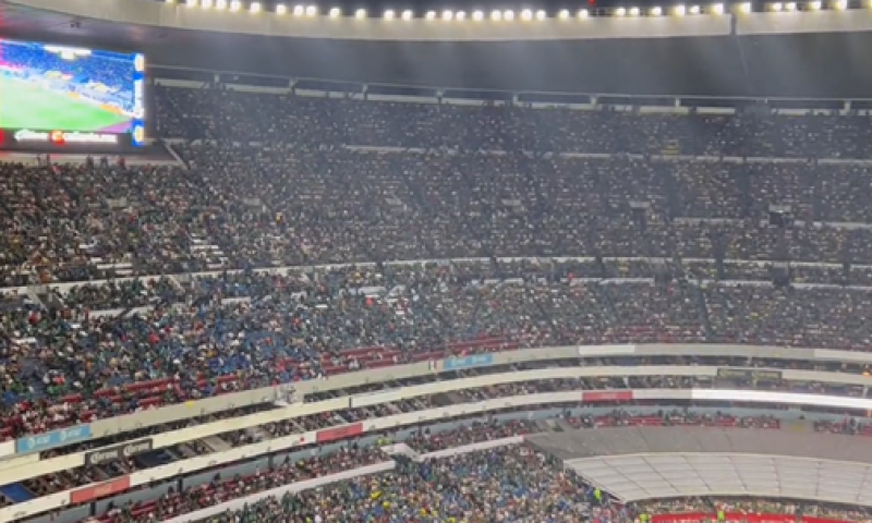 Mexicanen geven duidelijk signaal af en schreeuwen om Feyenoord-spits Gimenez