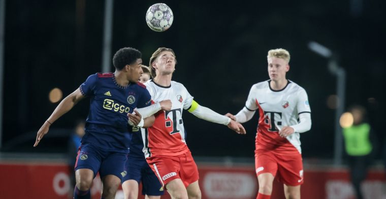 Jong Ajax wint niet van hekkensluiter, Van Bommel pijnigt PSV-talenten
