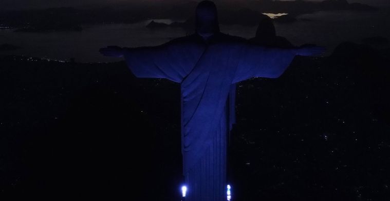 Christusbeeld in Rio de Janeiro uur donker uit solidariteit met Vinícius Júnior