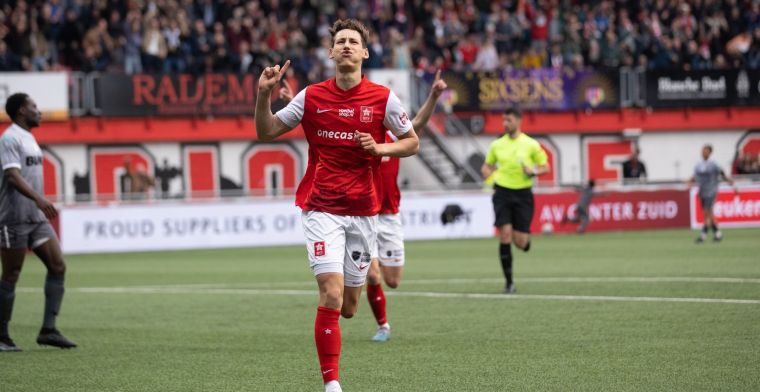 AZ verrast, troeft Twente en Go Ahead af en gaat aan de haal met Van Bommel