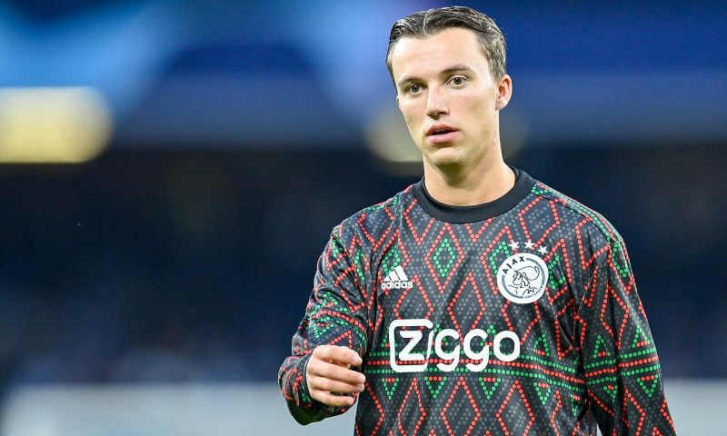 'Transfer van Regeer loopt vertraging op door nalatig handelen van Ajax'