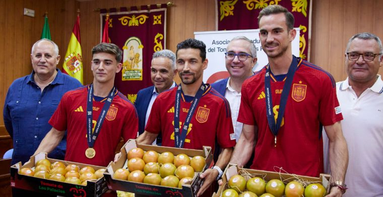 Buitenspel: Spaans trio op bijzondere wijze geëerd na Nations League-winst