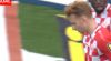 Pijnlijk: Van den Berg maakt ongelukkige eigen goal tegen Leverkusen