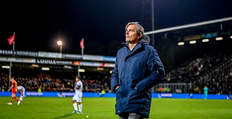 Vitesse-nederlaag baart Cocu zorgen: 'Wordt lange strijd om erin te blijven'