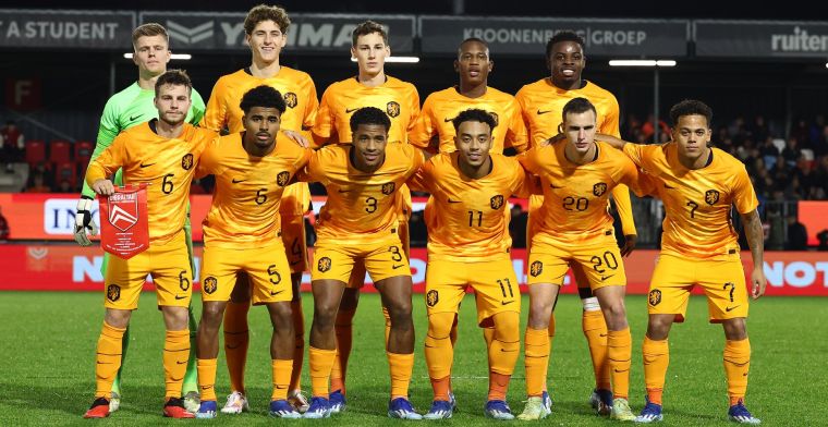 Vink ziet 'complete voetballer' bij Jong Oranje: 'Een smile als ik over hem praat'