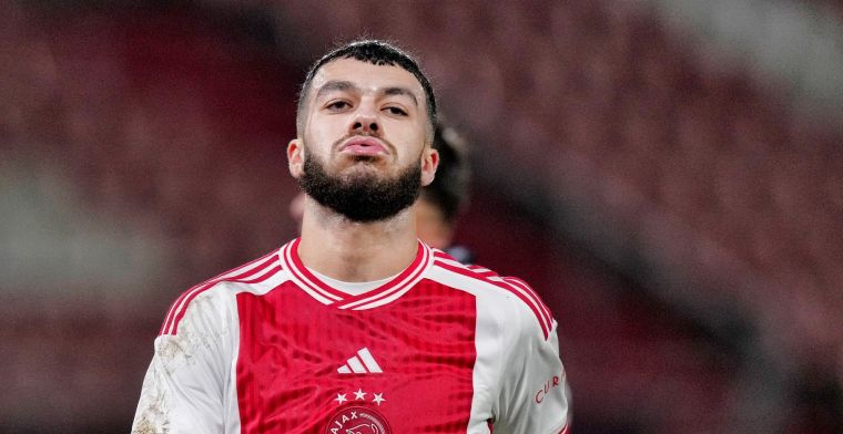 Ajax mist viertal op trainingskamp, Mikautadze blijft achter vanwege transfer