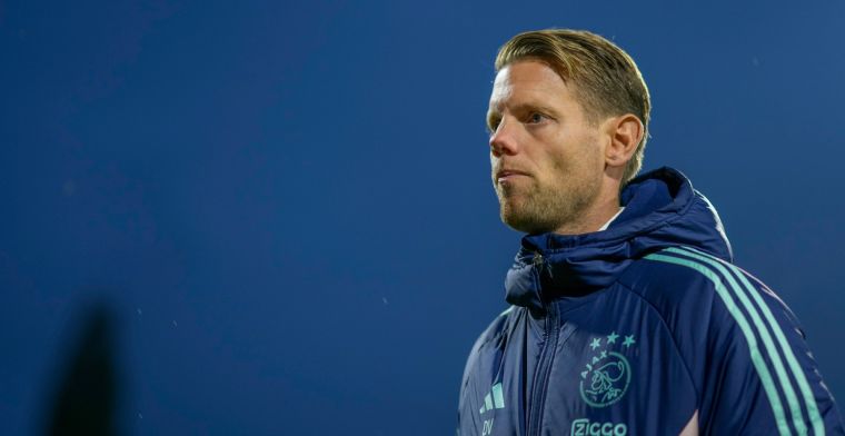 Vos gelinkt aan hoofdtrainerschap Ajax: 'Hoeft niet lang meer te duren'
