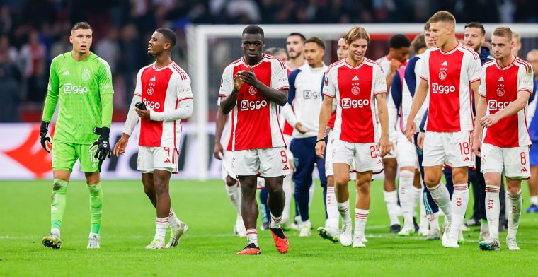 Zes Ajax-spelers gingen in gesprek met fans vanwege uitfluiten van eigen spelers