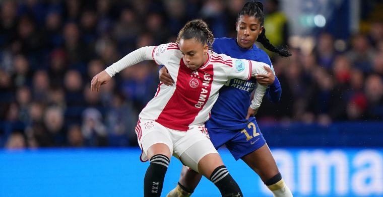 Ajax Vrouwen vliegt na zwaarbevochten remise tegen Chelsea uit Champions League
