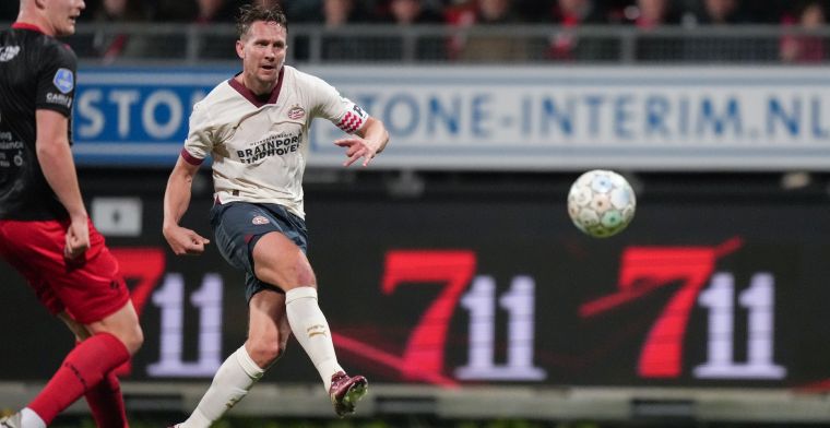 PSV zonder schot op goal in eerste helft: 'Ze vallen te gecompliceerd aan'