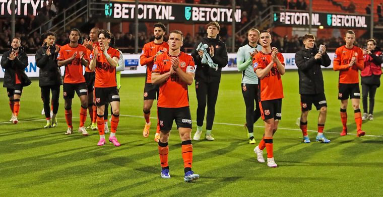 LIVE: FC Volendam en RKC Waalwijk knokken voor lijfsbehoud in degradatiekraker