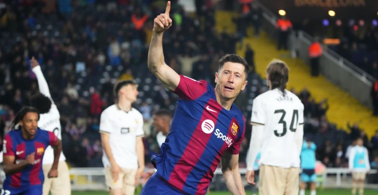 Lewandowski grote held bij Barça: Poolse routinier maakt hattrick in bizar duel