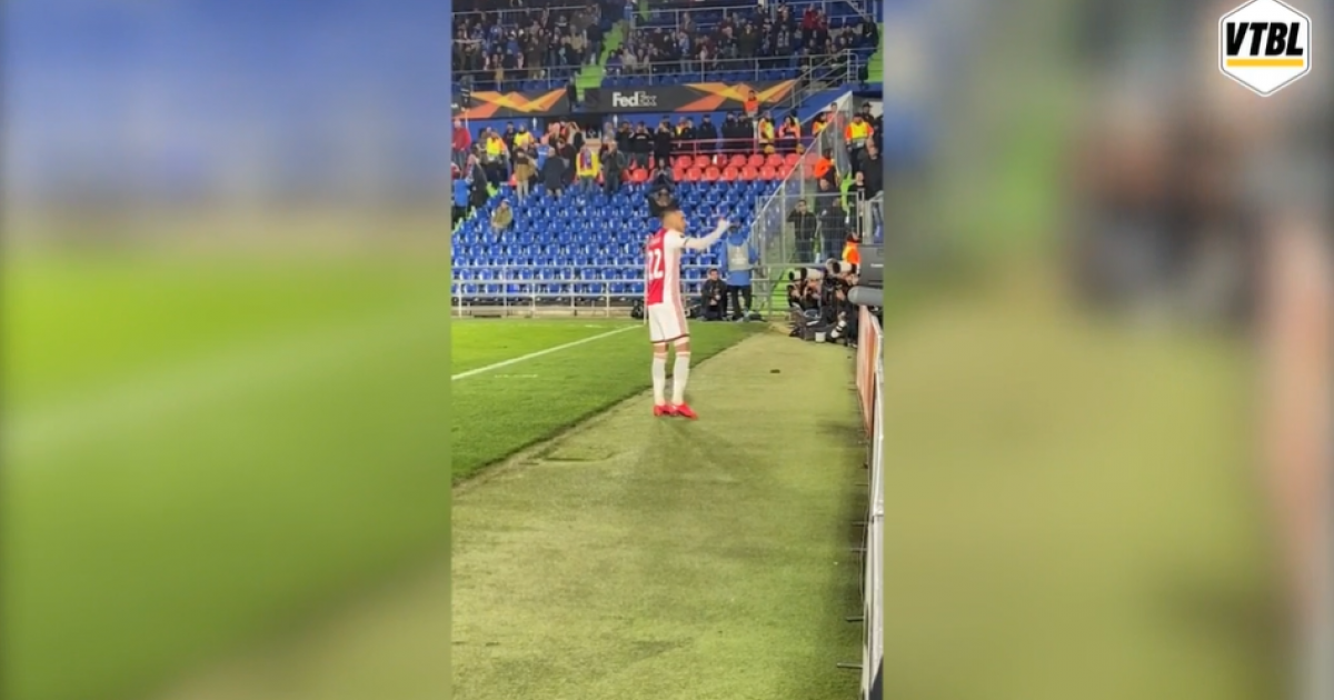 Felle Ziyech Roept Vak Met Ajax-fans Tot De Orde Na 'aanstekerincident ...