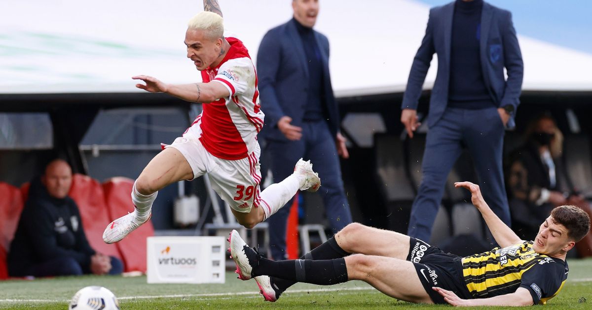 Squawka Live on X: David Neres' goal in the first minute on injury time  crowned Ajax KNVB Cup champions after a 2-1 win against Vitesse. 🏆   / X