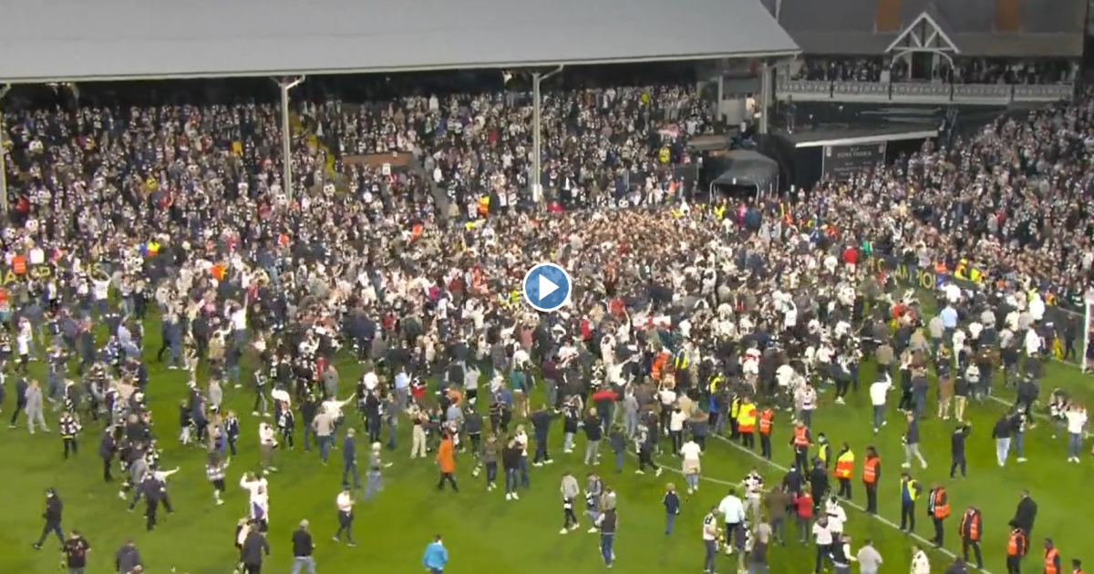 Heerlijke Pitch Invasion: Fulham En Tete Kronen Zich Tot Kampioen ...