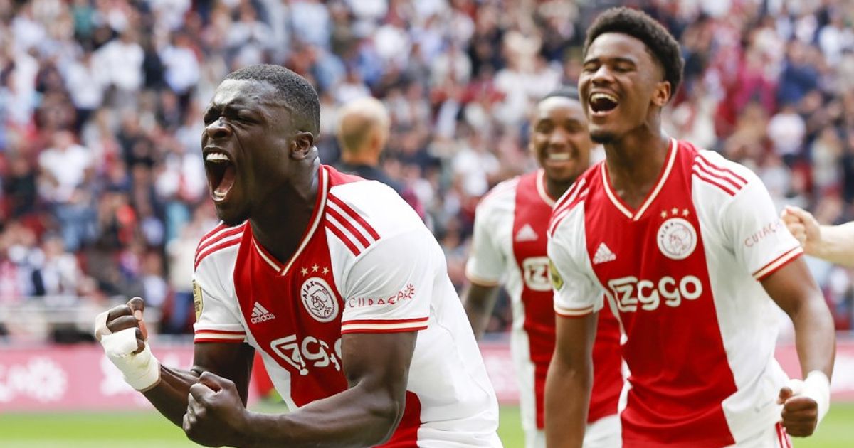 Ajax blaast strijd om tweede plaats nieuw leven in met ruime zege op