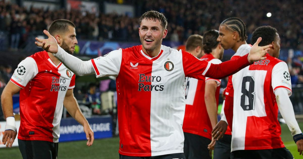 Girlfriend of Feyenoord Striker Santiago Gimenez Celebrates with Supporters: Watch the Video