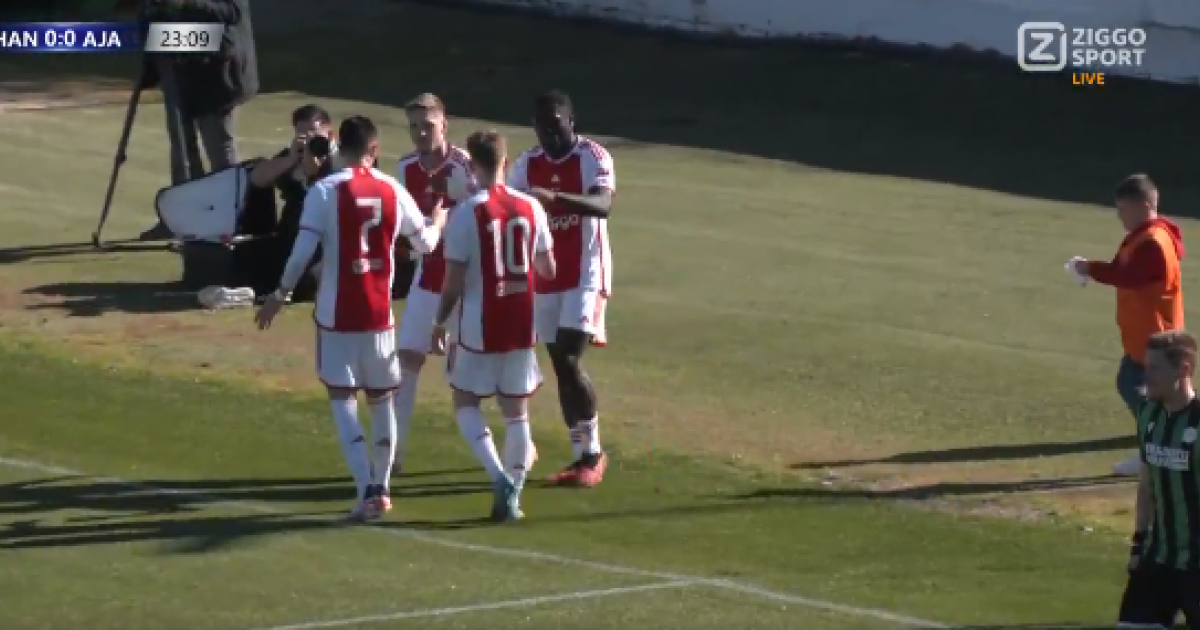 Veelbesproken Bergwijn en Brobbey helpen Ajax aan goals tegen Hannover